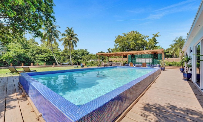 Fort Lauderdale Villa | Spacious 6-bedroom villa - with Outdoor Oasis - Pool in charming Fort Lauderdale