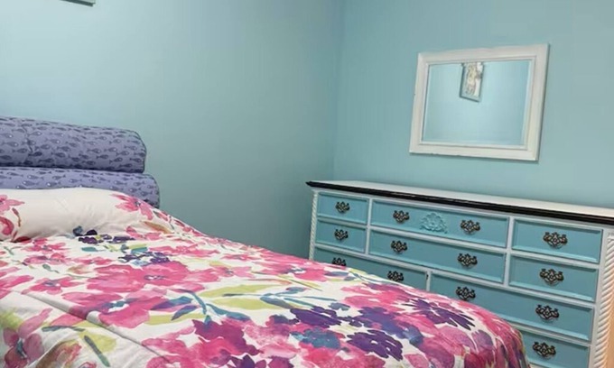 De Funiak Springs House | Spacious 7BR Retreat with Huge Pool, Hot Tub & Private Arcade!
