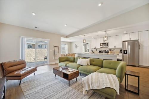 Williamsburg House | Spacious 9BR 9BA Combined Condos in Traverse City