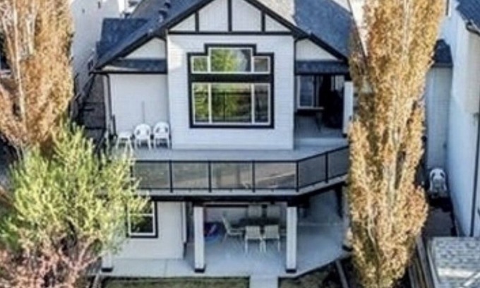 Cranston Villa | spacious affordable waterfront walkout lower floor villa