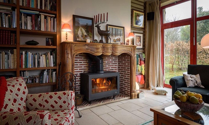 Cerilly Cottage | Spacious and charming cottage with terrace in a peaceful setting