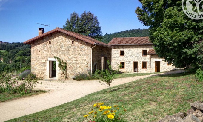 Les Salles Cottage | Spacious and charming accommodation for 10 with garden and pets allowed