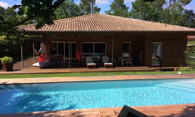 Lege-Cap-Ferret House | Spacious and contemporary interior and equally pleasant woodsy exterior