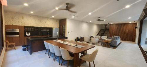 Playacar Villa | Spacious and luxurious villa with 4 bedrooms, swimming pool, tennis court, and beach within walking distance