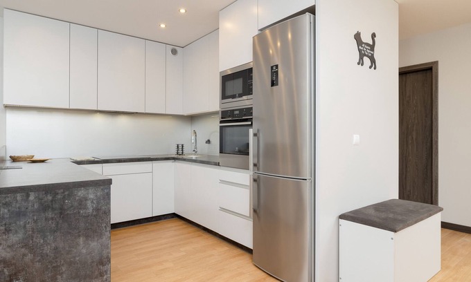 Krakow Apartment | Spacious Apartment Krakow by Renters