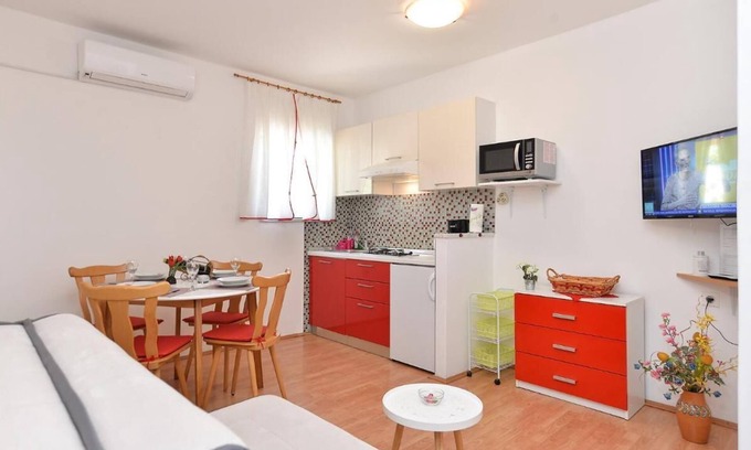 Mali Maj Apartment | Spacious apartment with garden