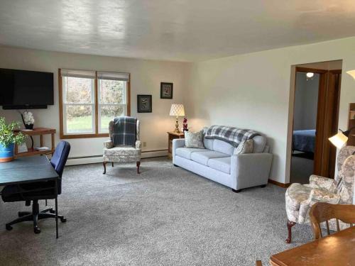 Afton Apartment | Spacious Bass Creek Apartment B near Peace Trail