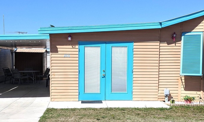 Englewood South House | Spacious colorful 2BR/1BA mobile home in Englewood, sleeps 5, 3 miles to beach