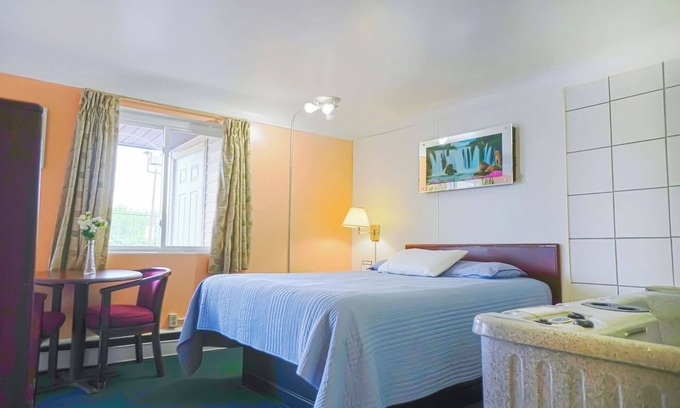Bay City Hotel | Spacious Comfort Near Downtown Bay City – Ideal for Sightseeing & Relaxation