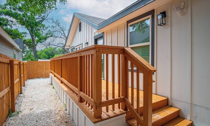 Near East Side Cottage | Spacious Delightful 4 BR/3 BA Close to Downtown