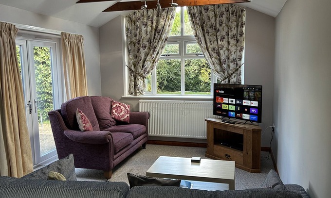 Grantham House | Spacious detached bungalow with off street parking