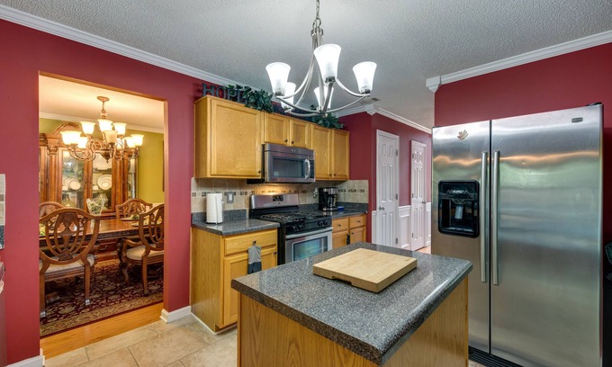 Fairburn House | Spacious Georgia Home - 19 Mi to Six Flags!