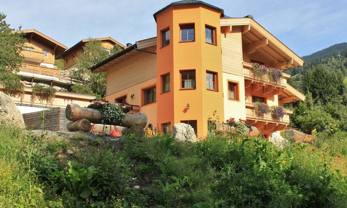 Vorderglemm House | Spacious Holiday Home in Saalbach-Hinterglemm near Ski Area