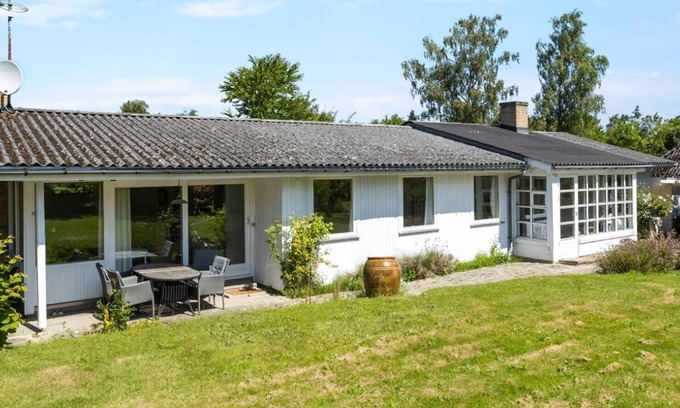 Buresø House | Spacious holiday home with large plot by Buresø