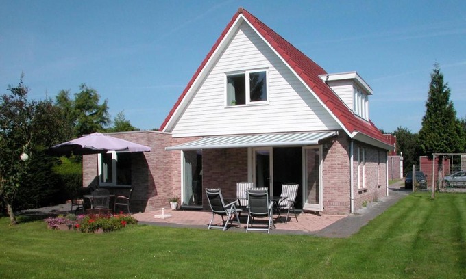Zeewolde House | Spacious holiday home in Zeewolde with a large garden