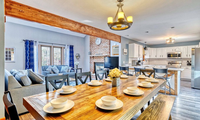 Lake Ariel House | Spacious Home in Lake and Snow Community with Game Room