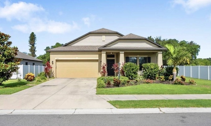 Memphis House | Spacious Home in Large Neighborhood, Minutes Away from the Beach and Riverwalk!
