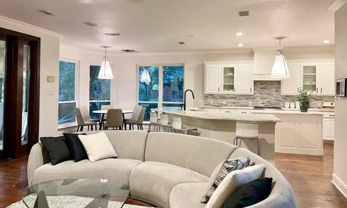 Frisco House | Spacious Home in Resort Golf Course,close to Omni PGA Frisco and RoughRiders!