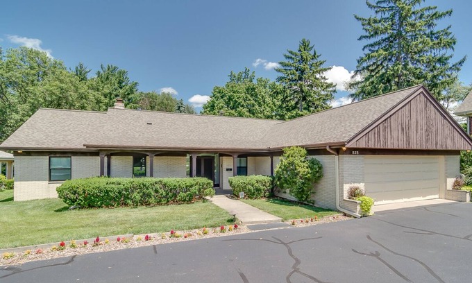 Harters Heights House | Spacious Home on Angela Blvd, Next to Notre Dame Campus
