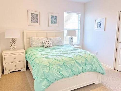 Loughman House | Spacious King, Queen Rooms in Luxury Villa-Pool-SPA-Disney-WiFi-Smart TV