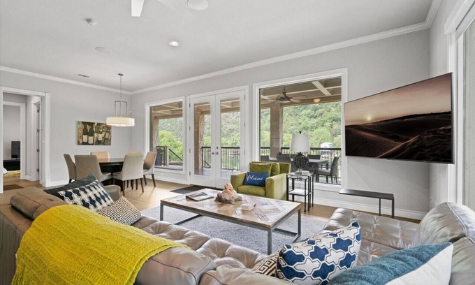 Montview Harbor Apartment | Spacious Lake House *Relaxation Mode*