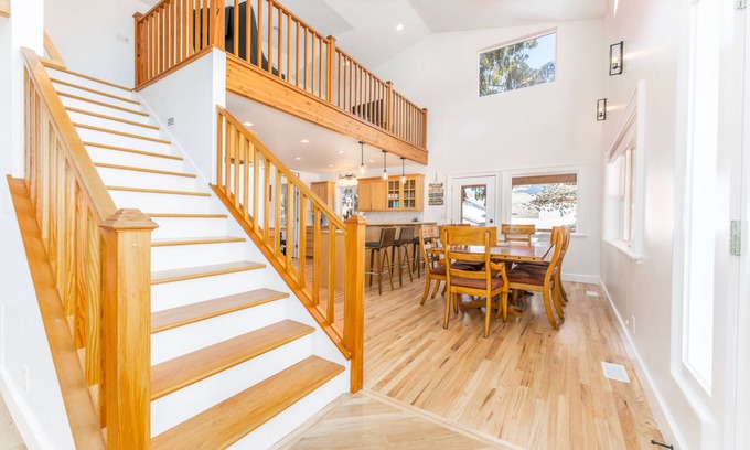 Chelan House | Spacious Lakeside Home: Walk to Beach, Wineries, and Downtown! Ample Parking!