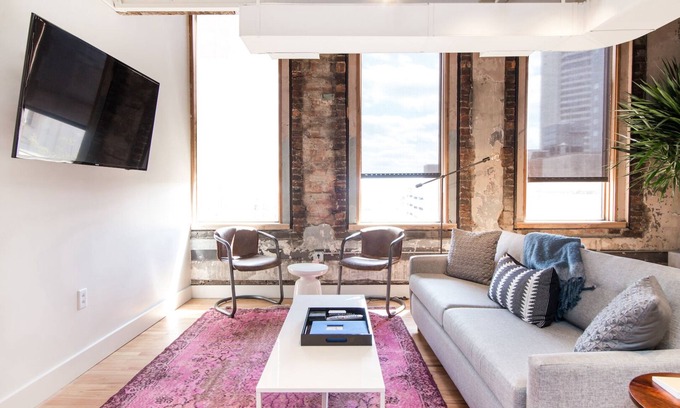 Arts District Apartment | Spacious Loft, 2 Blocks from Broadway! (Loft 302)