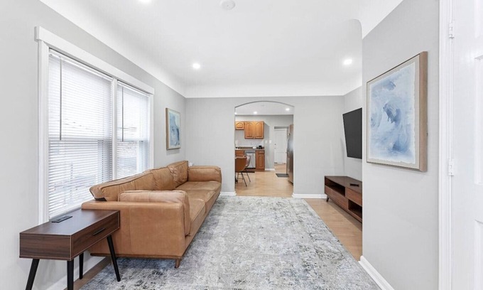 Wyandotte Apartment | Spacious Mid Century Modern 1 Bed 1 Bath 65" TV