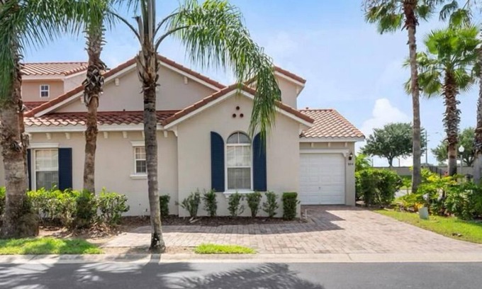 Tuscan Hills House | Spacious, Modern and Elegant Home near Disney!