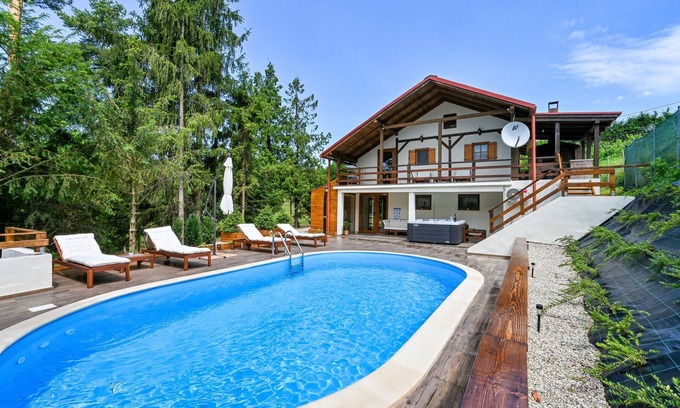 Sveti Ilija House | Spacious modern cottage in Tur?in inland Croatia, close to a lake and a town.