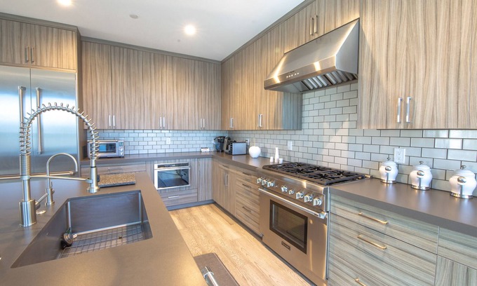La Jolla Mesa House | Spacious ocean view home with a basketball hoop, firepit, & grill - dogs ok