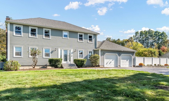 Oxford House | Spacious Oxford Home w/Pool - 4 Mi to Lake!