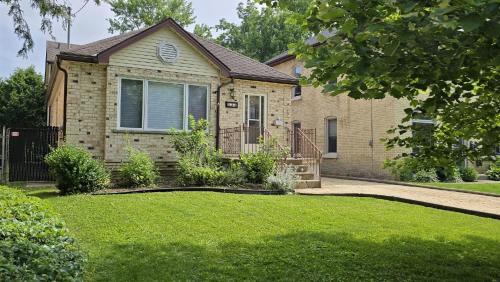 Highland House | Spacious, Peaceful & Perfectly Located - 4BR,3BA