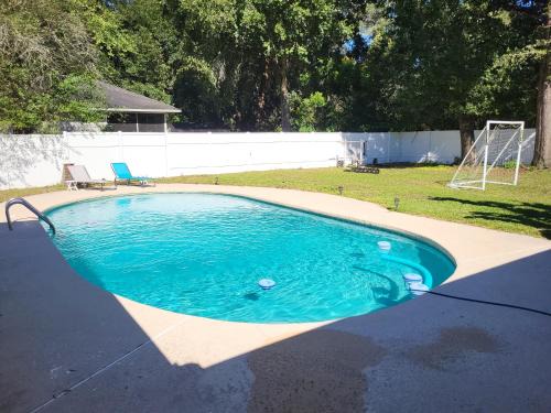 Putnam Hall House | SPACIOUS POOL HOME in North FL