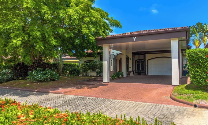 Bejuco House | Spacious Pool House in Exclusive Gated Community