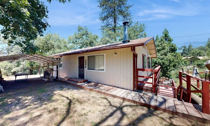 California Hot Springs House | Spacious home in Sequoia National Forest