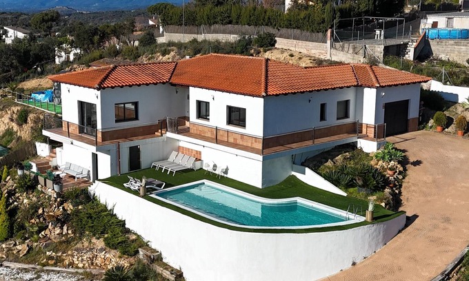 Mas Altaba Villa | Spacious Villa with Private Pool & Gym – less than 20 min from Beach