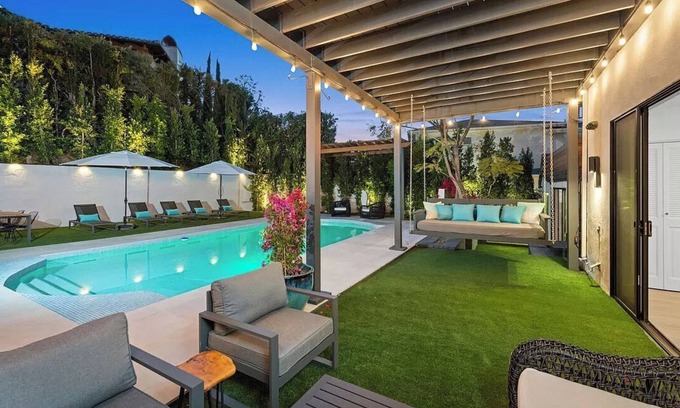 Holmby Hills Villa | Spacious villa with 8 bedrooms and WiFi, fitness room in wonderful Los Angeles