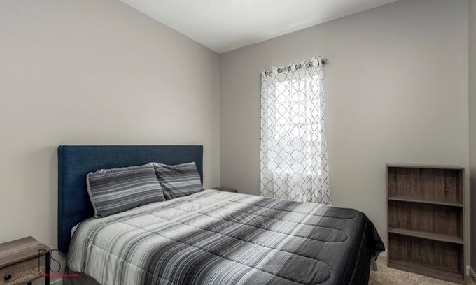 La Salle House | Spectacular Home Close to Lasalle