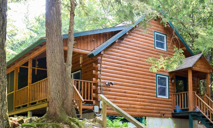 Deering House | Spectacular Log Home with Private Lake Access