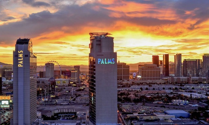 Las Vegas Apartment | SPECTACULAR STRIP VIEWS OPEN BALCONY NO RESORT FEES