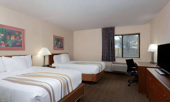 Indianapolis House | Spend a Group Vacation in Nicely Furnished Room