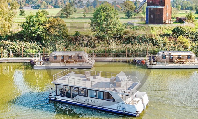 Muritz Boat Rental | Spend an unforgettable vacation on this unique houseboat, with pure nature and big city flair in one