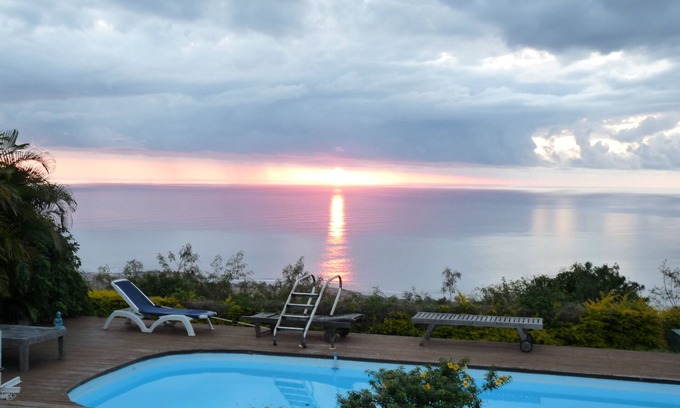 Le Portail Villa | Splendid little villa with sea view, large swimming pool, wooded garden, fully equipped