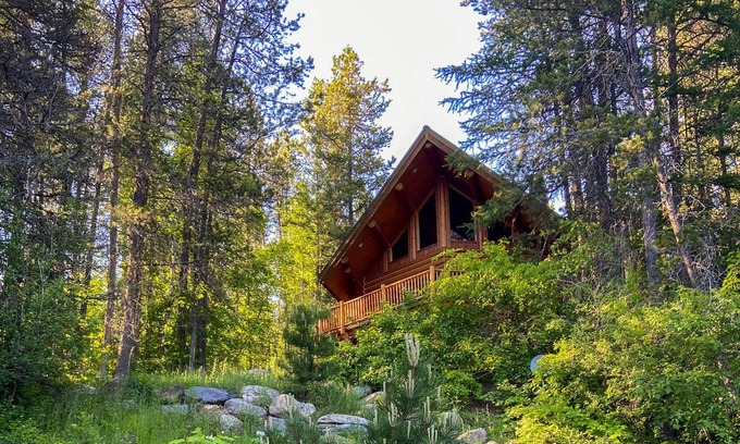 Columbia Falls Cabin | Spoon Lake Lookout ~ Private Lakefront Getaway ~ Minutes from Glacier National Park