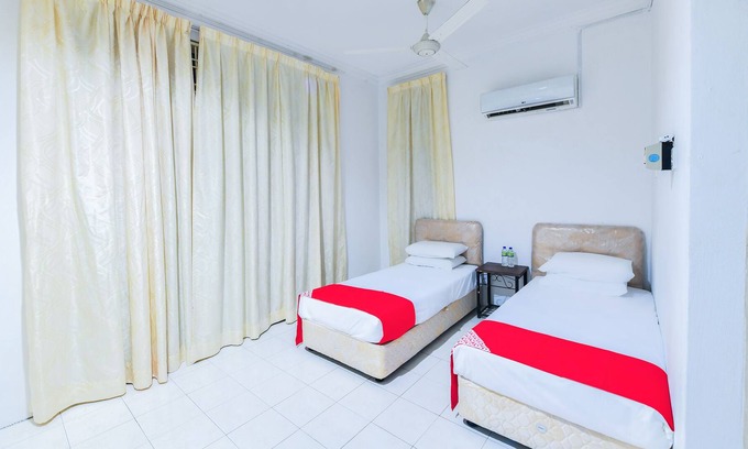 Kampung Bukit Tumboh Hotel | SPOT ON 89954 D'yan Chalet