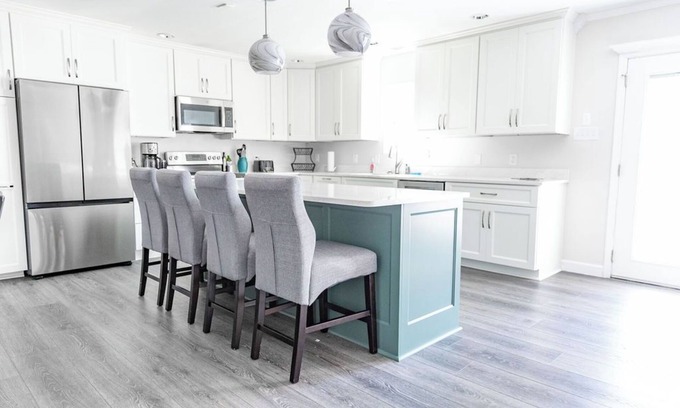 Savannah House | Sprawling Sandfly with bonus rooms galore.