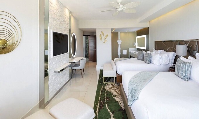 Zona Hotelera Resort | Spring Break Garza Blanca Cabo! 5Diamond Resort, 3 Bed and 3.5 Bath Oceanfront