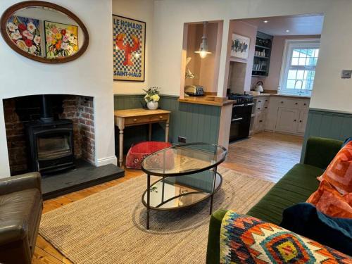 Rye House | Spring Crescent Cottage in Rye
