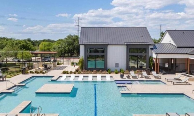 Central West End Apartment | St Louis Beautiful 2BD 2BA Central West End Apartment